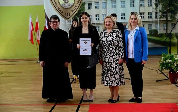 Zdjęcie do Uroczyste pożegnanie absolwent&oacute;w